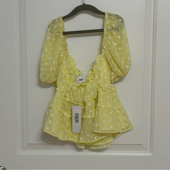 VICI Collection - Olia baby yellow puff sleeve off the shoulder top Size SM Wom - Picture 3 of 9